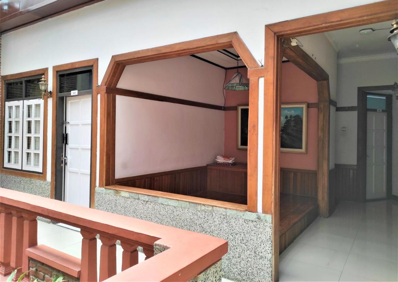 Arwiga Hotel Bandung Buitenkant foto