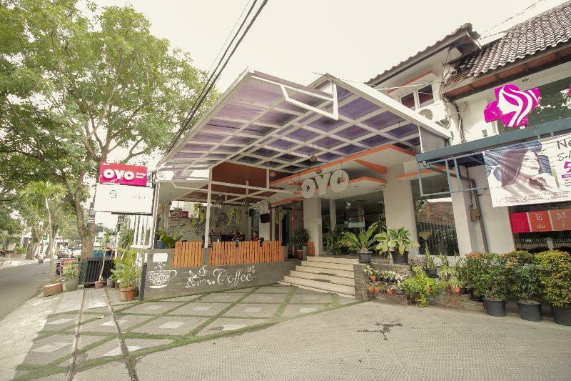 Arwiga Hotel Bandung Buitenkant foto